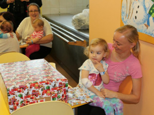 Muži zákona připravili dětem v liberecké nemocnici bohatého Ježíška