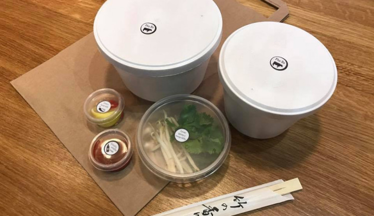 Váš oběd dostanete v parádní eko-tašce, termo obalech a všemi našimi ingrediencemi zvlášť zabalenými pro zachování maximální kvality.