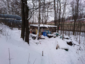 Drbna lidem bez domova rozvezla první várku oblečení od čtenářů