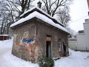 Drbna lidem bez domova rozvezla první várku oblečení od čtenářů
