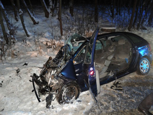 Na Semilsku se srazil autobus s osobákem. Několik zraněných