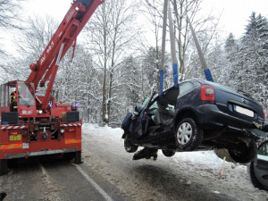 Na Semilsku se srazil autobus s osobákem. Několik zraněných