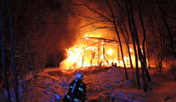 Požár chaty v Radčické ulici.