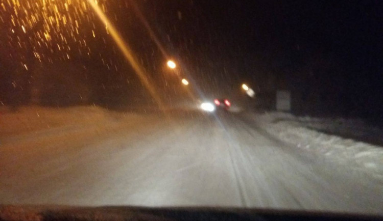 Liberecko zasáhlo další silné sněžení. Silnice přes Albrechťák je uzavřená pro veškerou dopravu