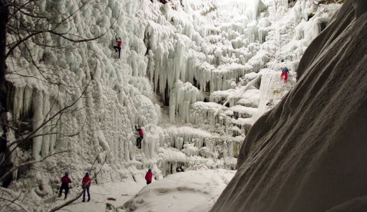 Ledová stěna v centru Liberce.