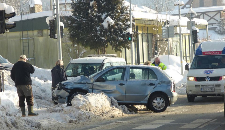 Střet tramvaje s osobním autem