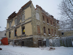 V Novém Boru dokončili bourání domu, kterému se zřítila střecha