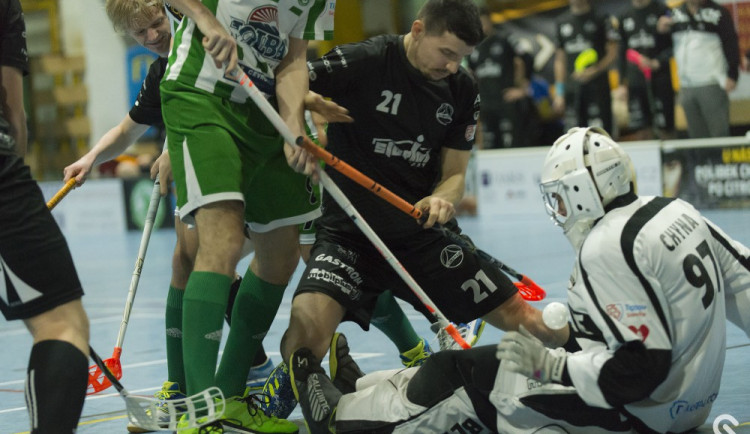 Boj před libereckou brankou.