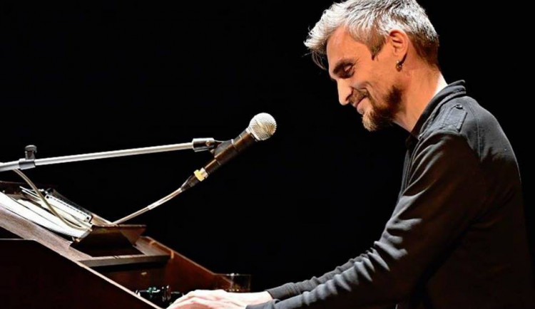 Harmonium a hlas. Do Liberce míří oblíbený hudebník Jarda Svoboda