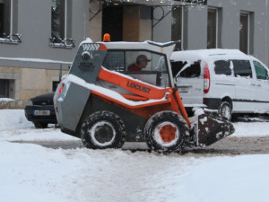 Řidiči, pozor! Jablonec po sněhové kalamitě obnovil placení na parkovištích