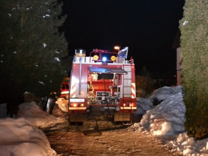 Požár ve Vesci napáchal statisícové škody, příčinou je porucha na mrazícím boxu