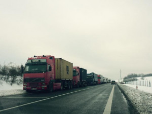 Dopravu v Libereckém kraji zkomplikovaly dnes sněžení a vítr