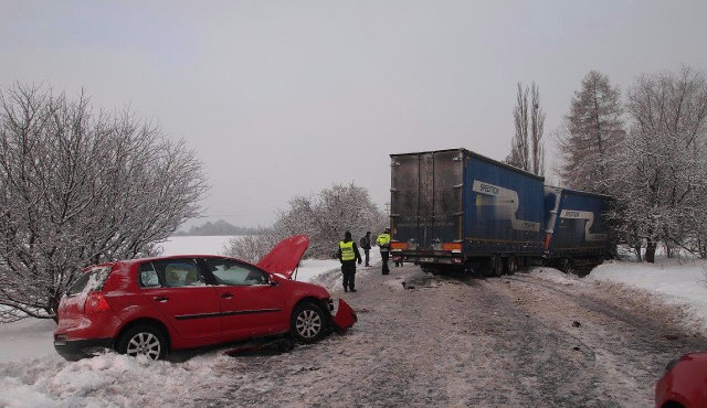 Řidiče zachránil pohotový manévr. Při předjíždění se nestihl včas zařadit, následky ale dokázal zmírnit