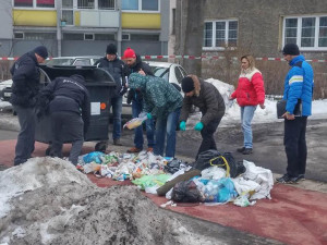 V kontejneru v ulici Na Bídě bylo mrtvé tělo novorozence