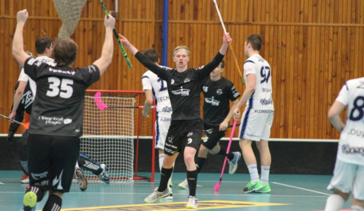 Radek Valeš se raduje z gólu.