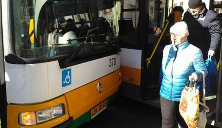 Na Fügnerce se srazily dva autobusy.