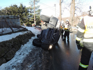 Řidič otočil svůj offroad na bok, kvůli zásahu musela být silnice v Bílém Potoce uzavřena