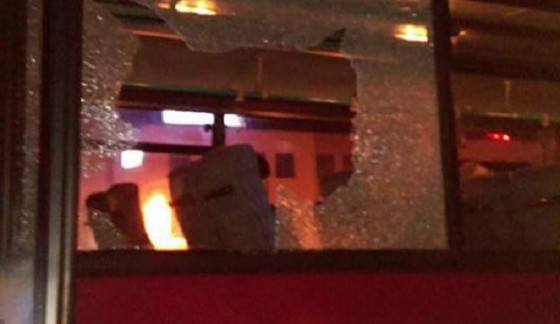 Řidič ranního spoje do Liberce měl vézt cestující bez bočního okna, podle policie porušoval zákon