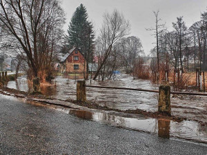 Odtávání sněhu zvedlo hladiny řek, na Ploučnici je druhý povodňový stupeň