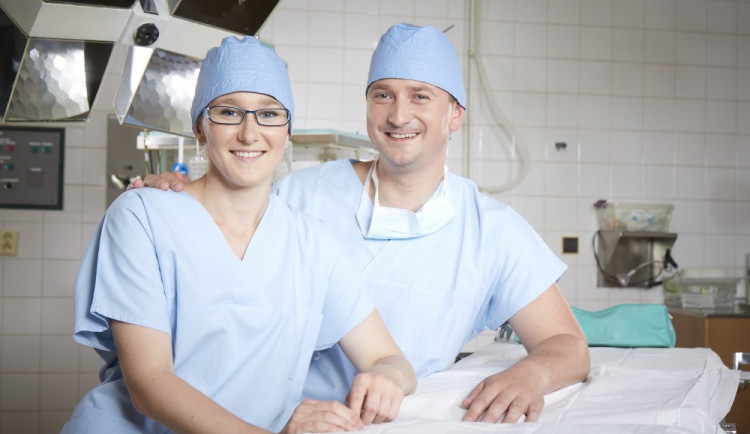 MUDr. Lukáš Kohoutek s kolegyní Petrou Plecháčovou