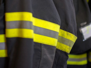 Při požáru v paneláku se zranilo šest lidí. Hořet začalo kvůli porouchané ledničce