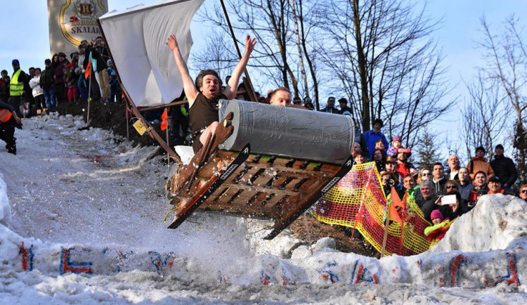 V Plavech létali Arabové s velbloudem i účtenky EET