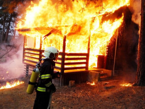 Požár chaty.