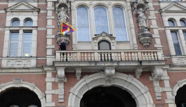 Ve Frýdlantu vyvěšují vlajku pro Tibet pravidelně od roku 2009