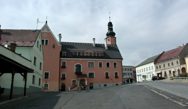 Ilustrační foto; radnice Český Dub