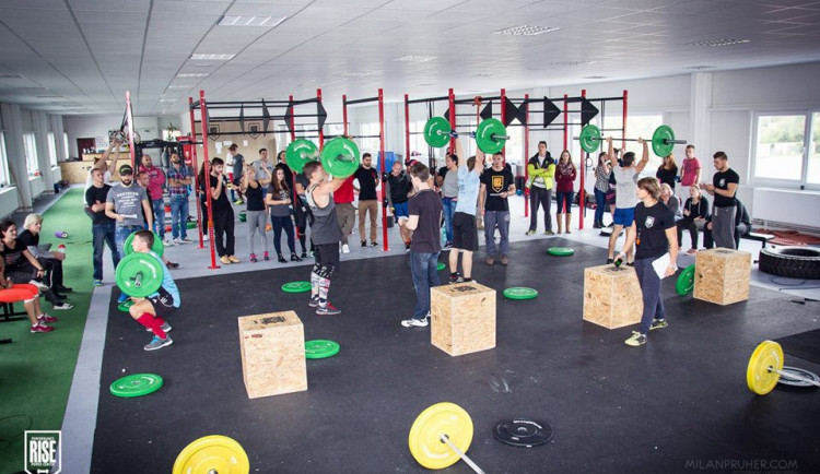 Neděle patří v Performance Power Center České Budějovice dřepům a cvičení zdarma