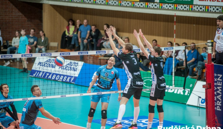 Renovica zničil Jihostroj devatenácti body. Čtvrtfinálová série je vyrovnaná