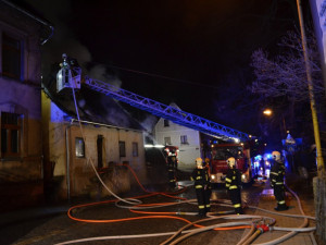 Noční požár v Hodkovicích napáchal statisícové škody