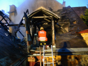 Noční požár v Hodkovicích napáchal statisícové škody