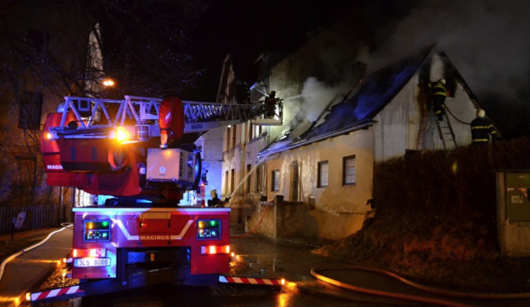 Noční požár v Hodkovicích napáchal statisícové škody