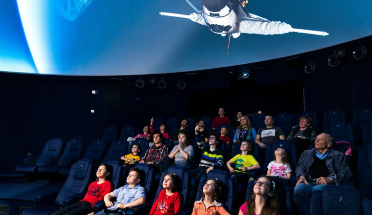 Planetárium v iQLANDII.