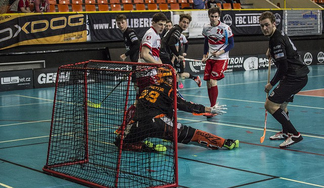 Momentka z prvního utkání.