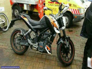 eští i polští policisté naháněli zloděje v kradené dodávce. Zastavila ho až železniční trať