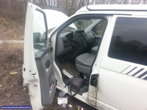 eští i polští policisté naháněli zloděje v kradené dodávce. Zastavila ho až železniční trať