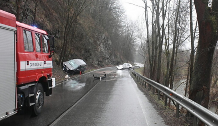 Nehoda na silnici do Košťálova.