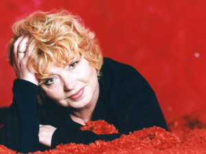 Ve věku 65 let zemřela zpěvačka Věra Špinarová. Zkolabovala při koncertu v Čáslavi