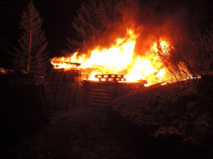 Požár chatky v Proseči nad Nisou, škoda jde do desítek tisíc korun