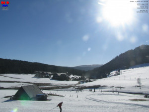 Jarní běžky v Jizerkách? Na magistrále se dá stále dobře lyžovat