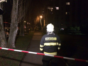 Policie evakuovala panelák v Pavlovicích. U jednoho z nájemníků se nejspíš našly výbušniny