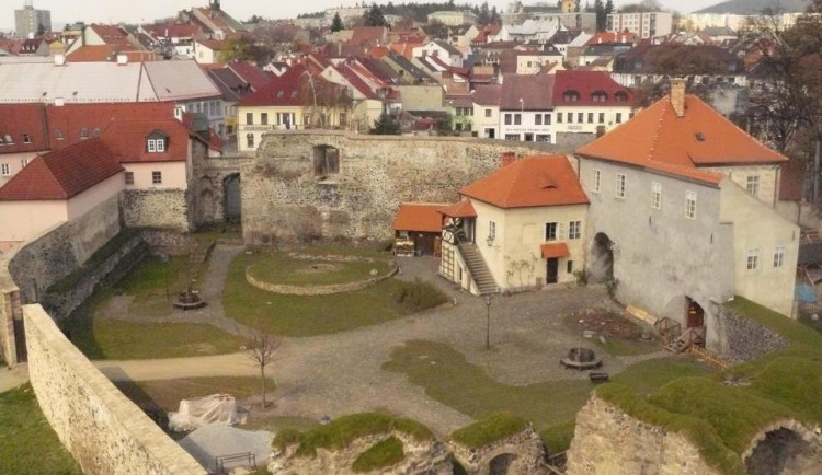 Hrad Lipý dnes lákal na speciální prohlídky připomínající odstřel zámku