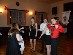 Ples probíhal v dobré náladě.