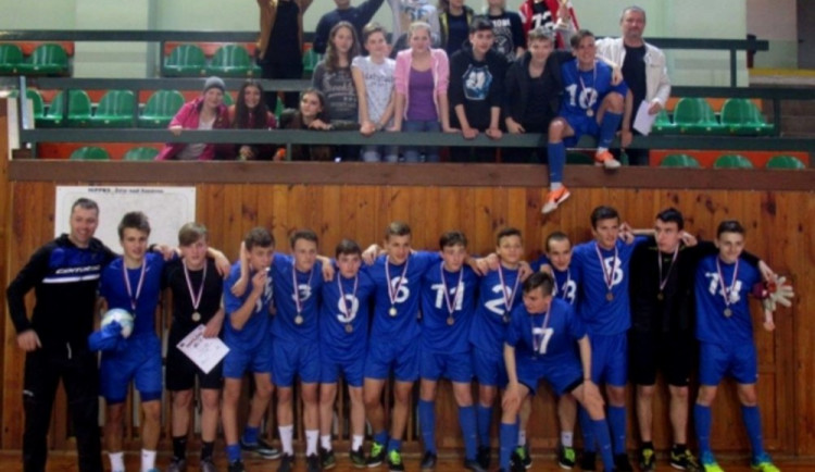 Vítězové s fanoušky.