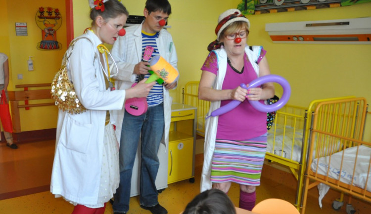 Zdravotní klauni v liberecké nemocnici.