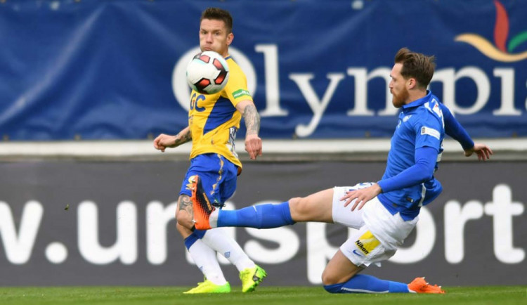 Milan Kerbr jde do skluzu.