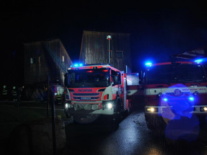 V Harrachově večer hořela střecha jednoho z domů resortu Natura Park