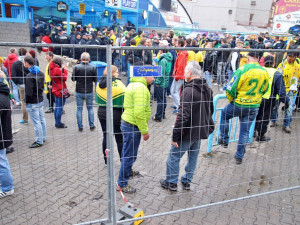 Vsetínské hokejisty přijely na sever Čech podpořit stovky příznivců, Baníkovci problémy nedělali